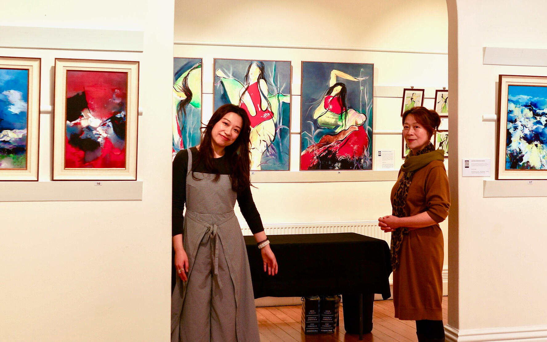 Artist Pei (right) and Curator Yue (lift) of this exhibition